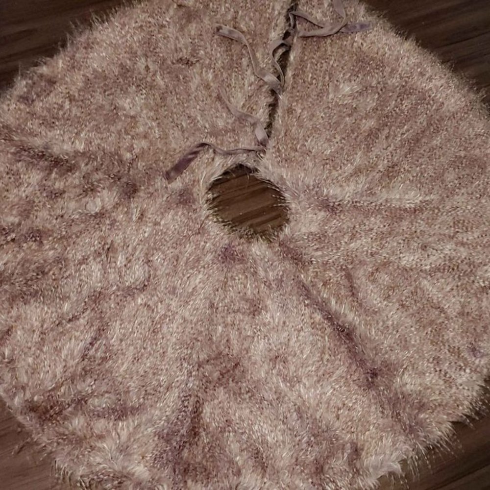 Dark Taupe to White Fake Fur Christmas Tree Skirt
